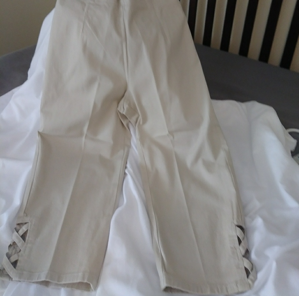 Beige/Tan Capris